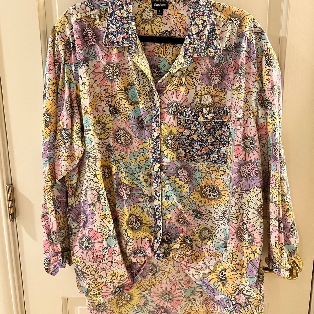 Gap Body poplin floral button down top